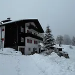Urbane In With Balcony Апартаменты *