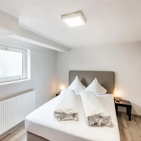 Urbane In With Balcony