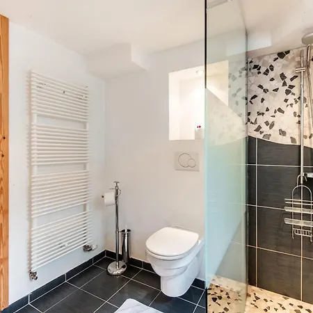 Urbane In With Balcony Διαμέρισμα