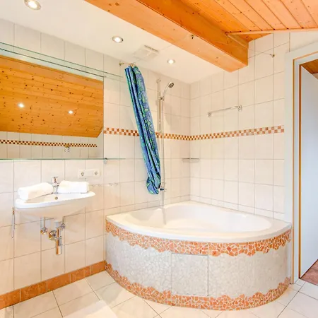 Urbane In With Balcony *