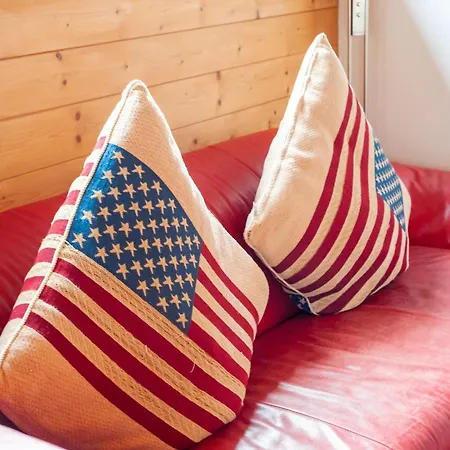 Urbane In With Balcony *